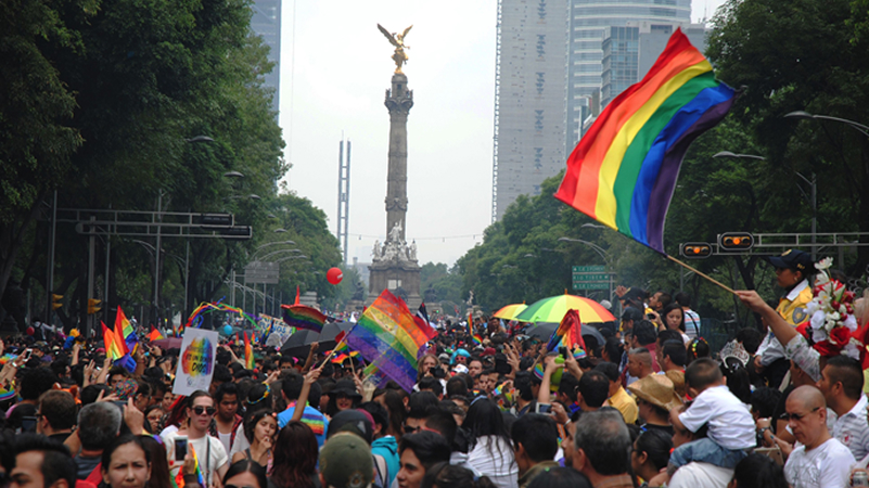 Mayoría en México apoya derechos LGBT+