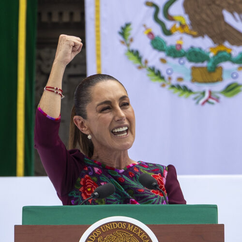 Gobernura mexicana implementa trabajo a distancia por arranque del futbol global