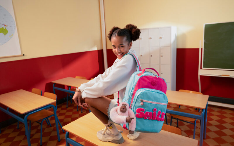Kipling inspira a los estudiantes con su nueva colección escolar