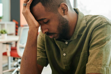 Salud mental masculina se ve afectada por el enmascaramiento del dolor
